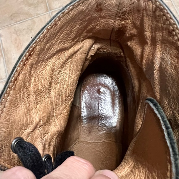 Madewell women’s 7.5 lace-up black leather boots with lug soles, 1” heel - Picture 9 of 14